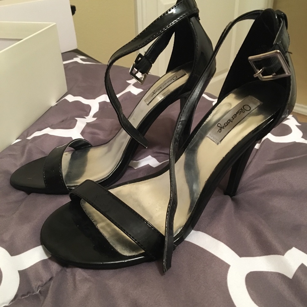 Black ankle strap heels 👠